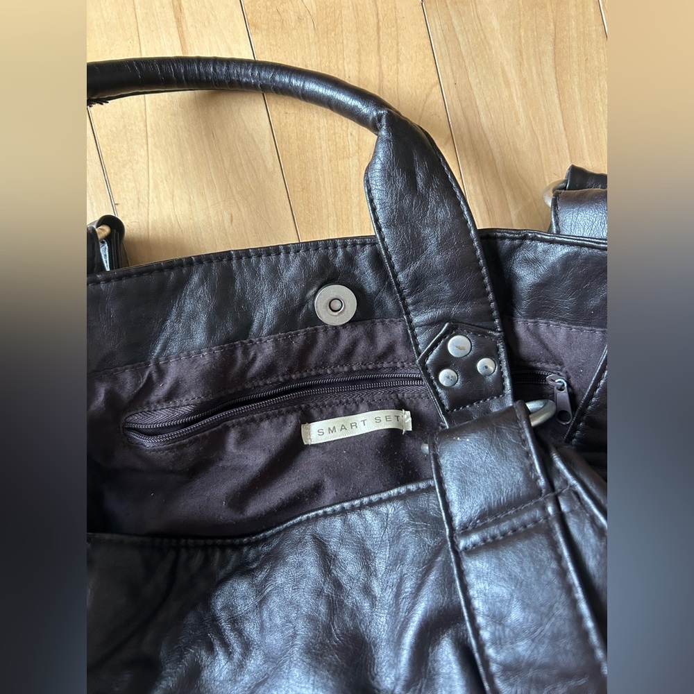 Smart Set Dark Leather Handbag